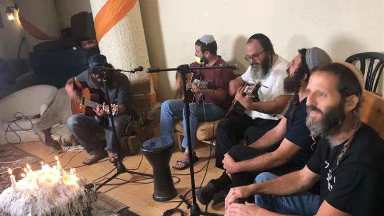 הרכב מוסיקלי - הזולה של חצרוני