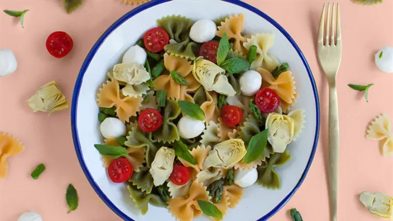 סלט פסטה צבעוני עם ארטישוק