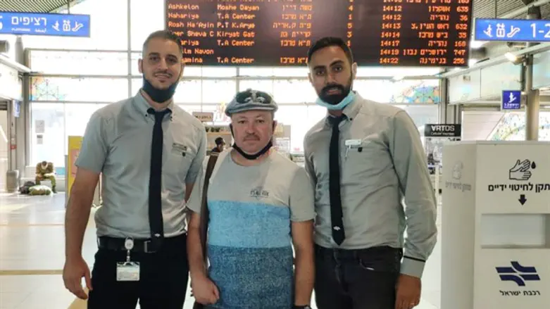 המאבד ואנשי צוות התחנה