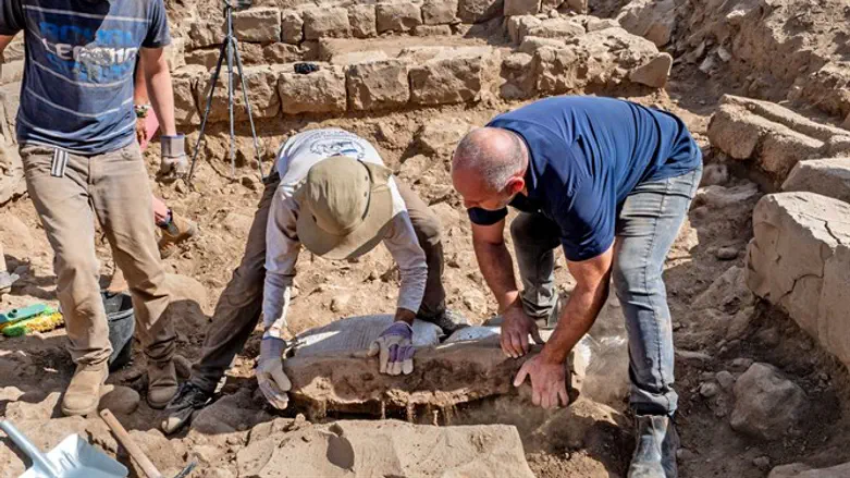 Workers lift the boundary marker at Kfar Nafah