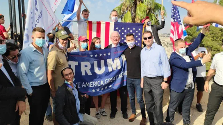 Marc Zell (center) with Trump supporters in Israel