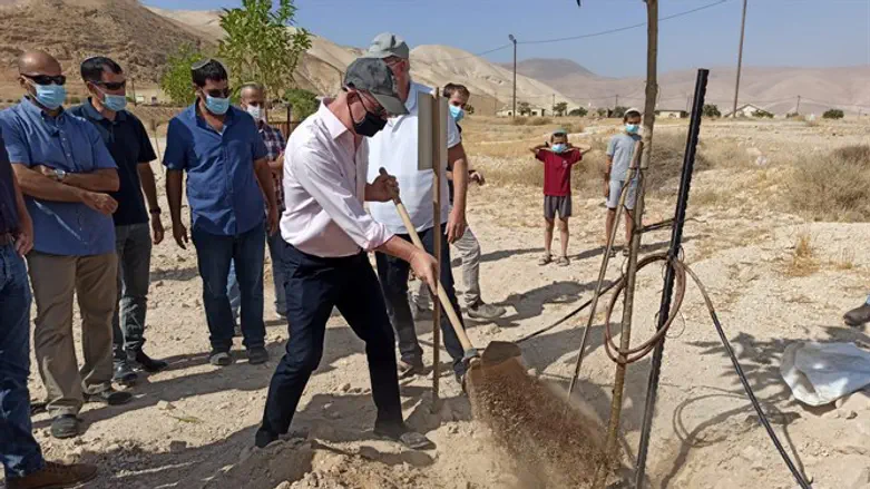 צחי הנגבי בבקעה