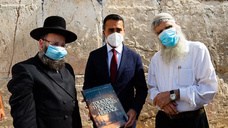 התרגש וטמן פתק