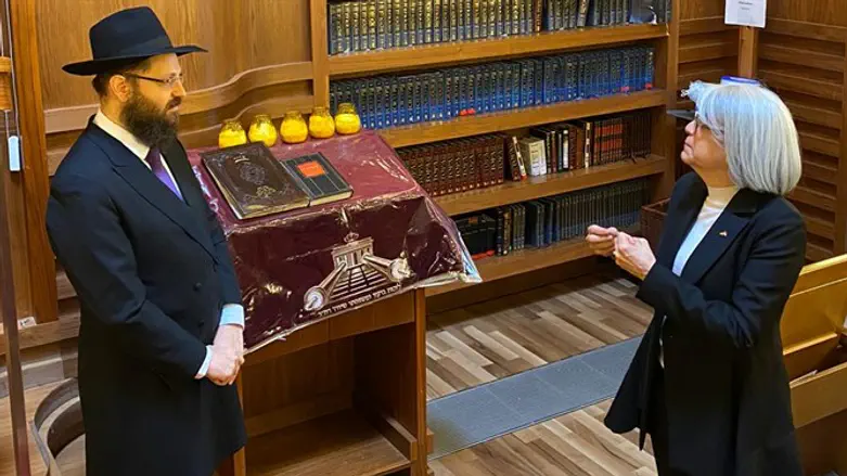 Rabbi Teichtal meets UAE ambassador