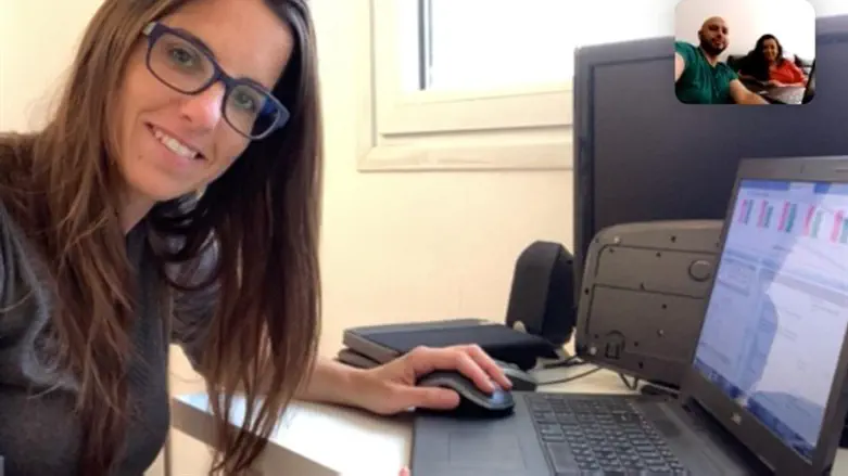 יועצת פעמים בפעולה