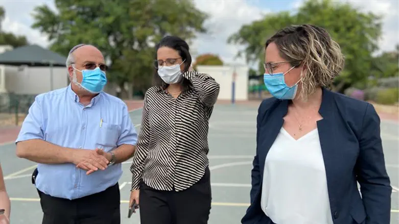 ידלין, שקד ופרוידיגר