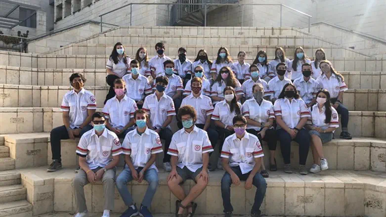 מסיימי קורס מד"א חו"ל