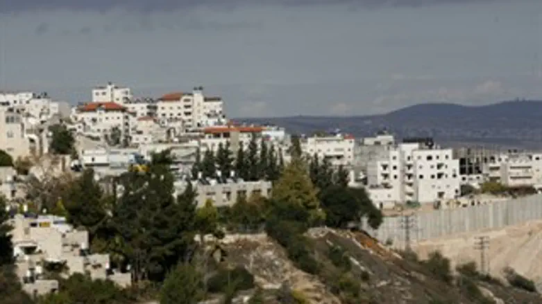 תחת איום. הגבעה הצרפתית