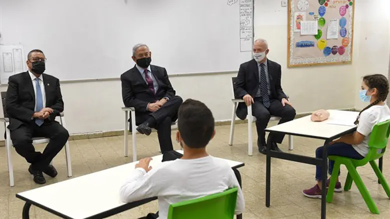 נתניהו, גלנט וליאון בבית הספר