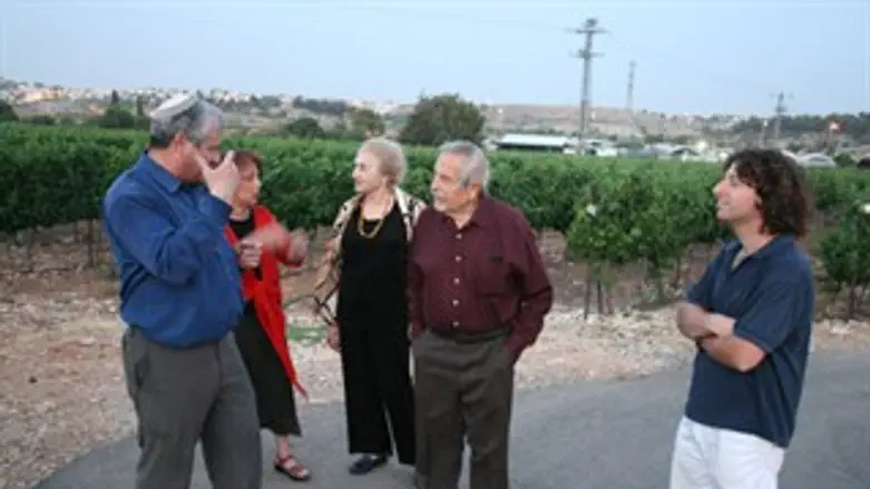 פתיחות או סגירות? דתיים וחילוניים יחד.