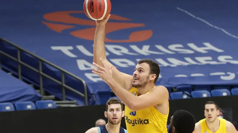 אנטה ז'יזי'ץ, גבוה מעל אילת