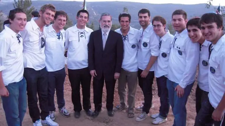 Rabbi Sacks with Bnei Akiva group