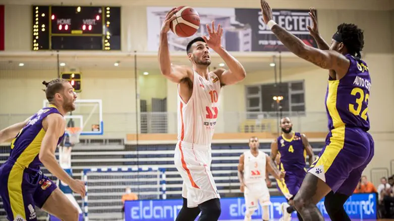 אביבי מול חולון הערב