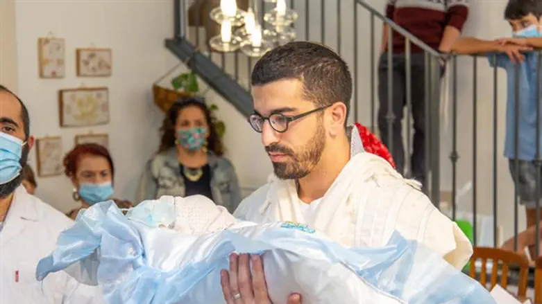 חנן בן ארי ובנו