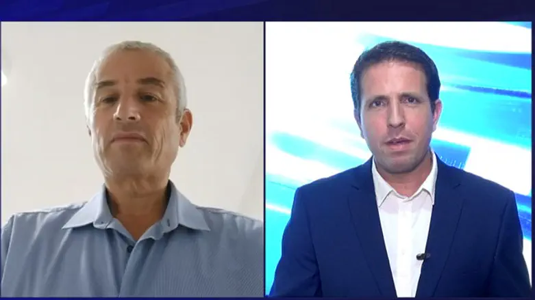 Eyal Greenbaum donating Seeach Sod