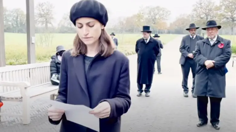 גילה זקס בהלווית הרב יונתן זקס