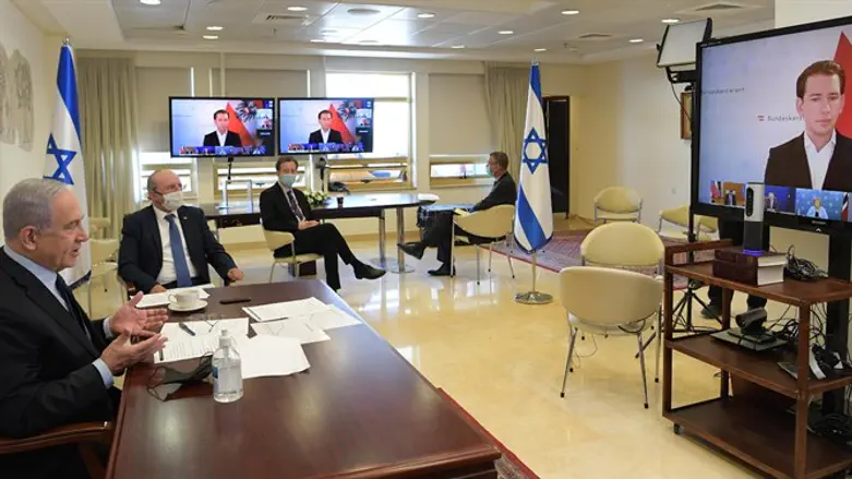 ראש הממשלה במהלך שיחת הוועידה