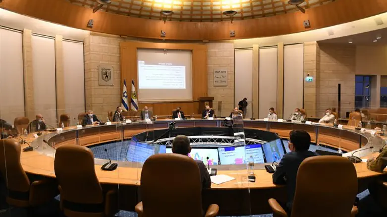 גנץ וניסנקורן בחמ"ל הקורונה בירושלים