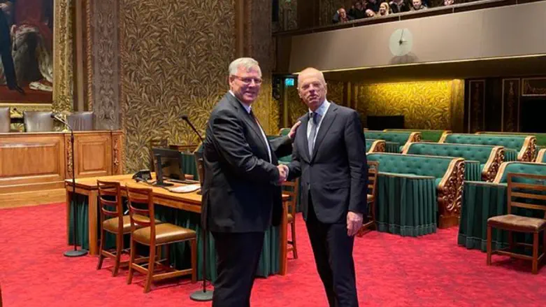 Israeli Ambassador to The Hague, Naor Gilon (left) with the President of the Dutch Senate