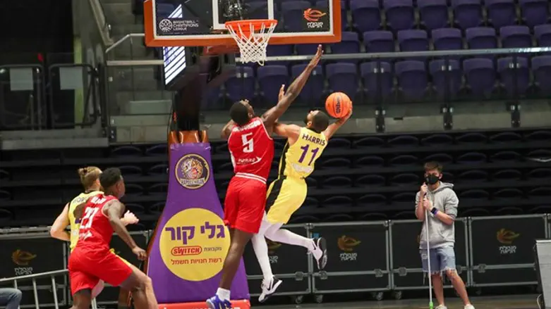 האריס בדרך לעוד סל הערב