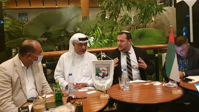 יוסי דגן במהלך הביקור בדובאי