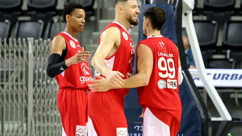 שחקני גלבוע חוגגים 100% הצלחה