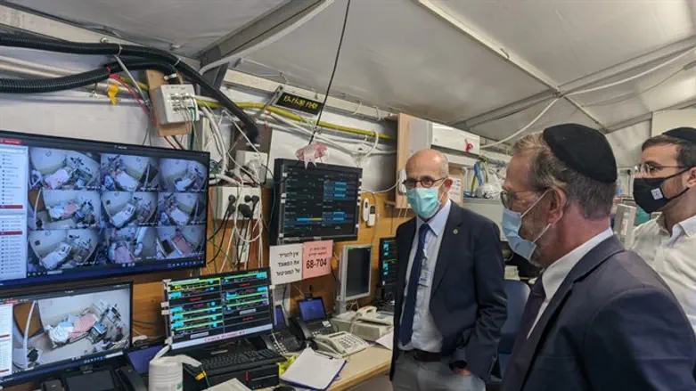 פינדרוס בשערי צדק