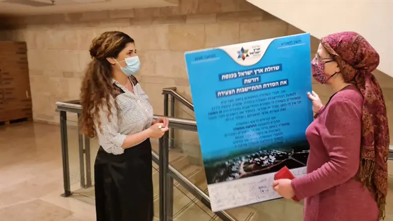 ח"כ השכל לאחר החתימה