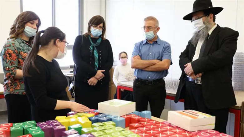 מנכ"ל הביטוח הלאומי בביקור במרכז התעסוקה 'אוהל שרה'