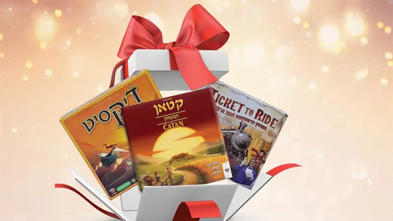 אותיות וילדים מחלקים לכם דמי חנוכה