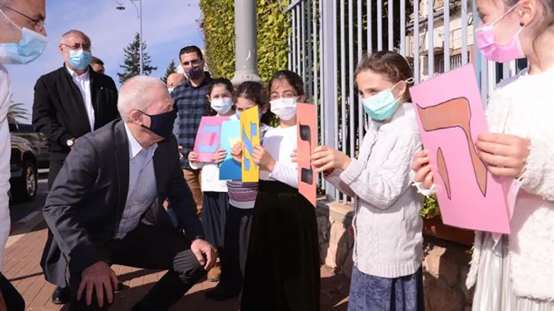 השר גלנט בבית אל