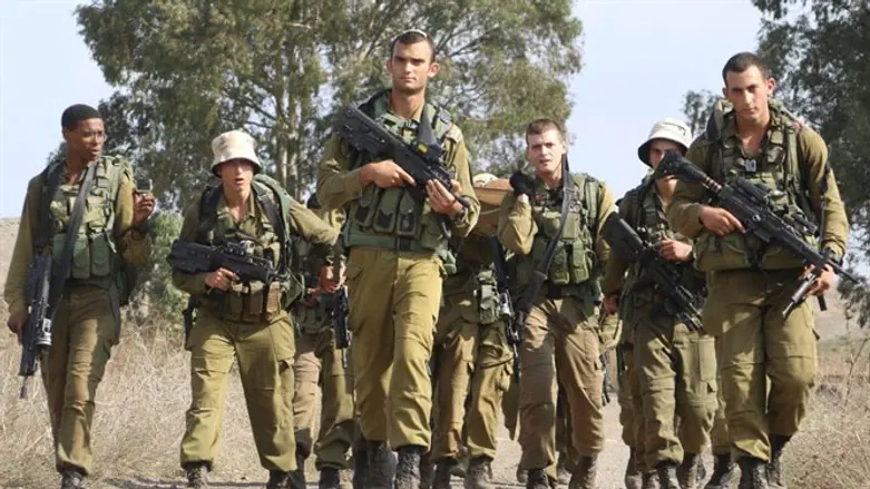 אין אחד כאן שאני לא סומך עליו בעיניים עצומות