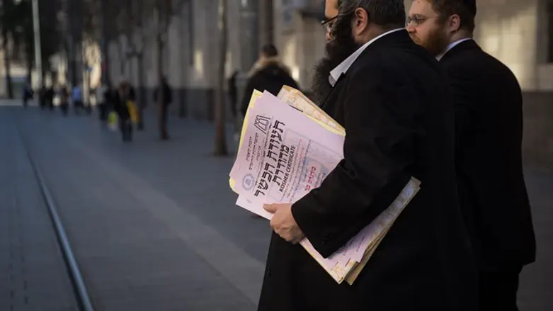 Haredi kashrut supervisors (illustrative)