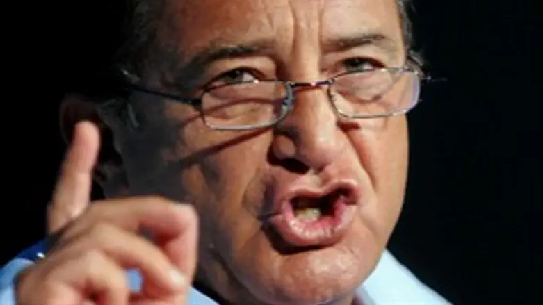 מנסה להרגיע. מימן