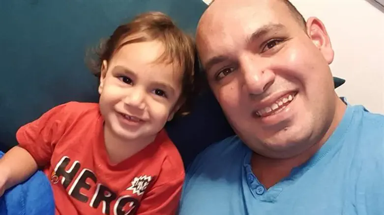 Yoni Uziyahu with his son Elie