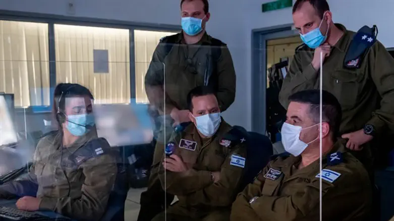 IAF commander Amikam Norkin and Air Defense commander Ran Kochav