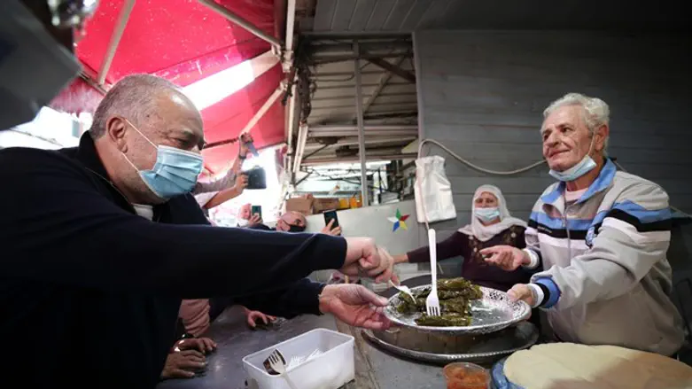 ח"כ ליברמן בשוק הכרמל