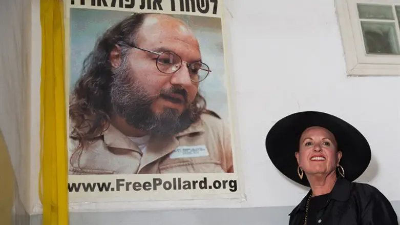 Poster to free Pollard
