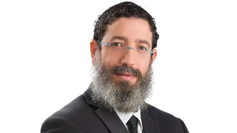 בנחת. עו"ד אדמוני