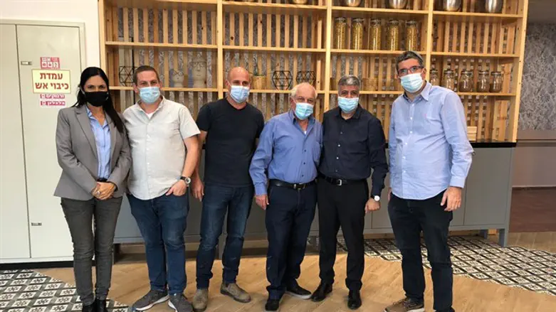 חיים כץ ואתי עטיה בביקור בכפר השיקומי 'עדי נגב - נחלת ערן'