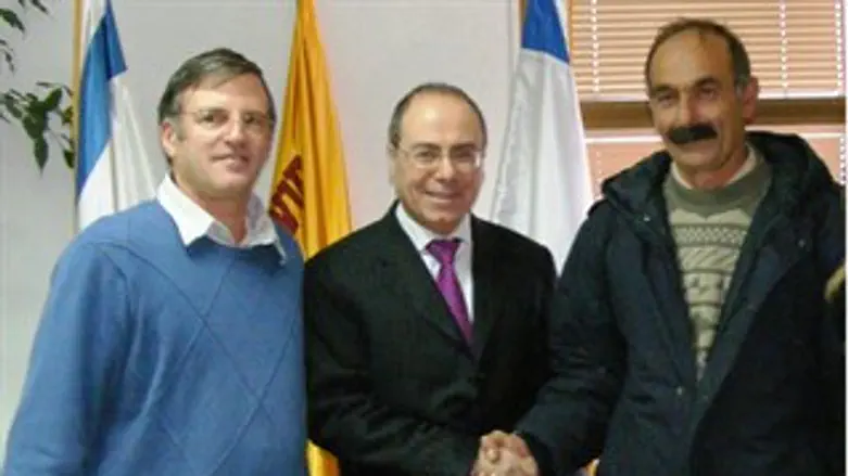 סילבן שלום, שאול גולדשטיין ומוכתר הכפר ח'רבת 