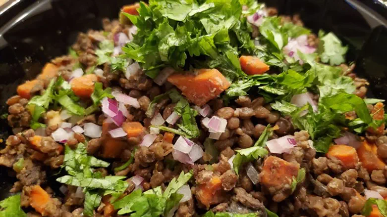 סלט עדשים ופטריות מוקפצות