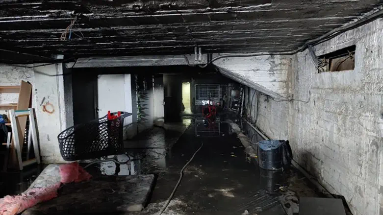האזור בבנין שנפגע בשריפה