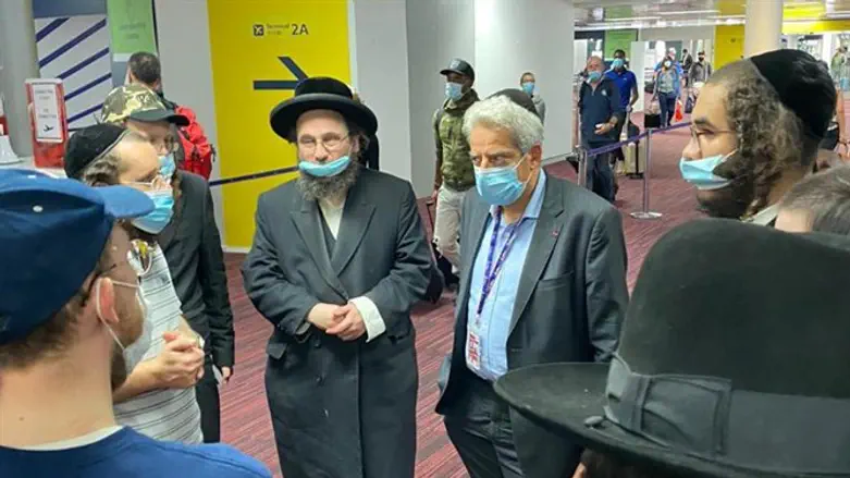 הרב משה לוין מסייר בשטח
