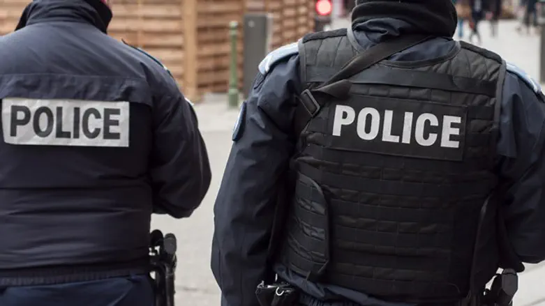 Illustration: French police