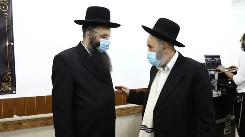 חיים רכניצר ז"ל (מימין) עם מנכ"ל זק"א תל אביב הרב צבי חסיד