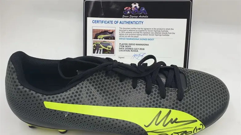 הנעל עם החתימה