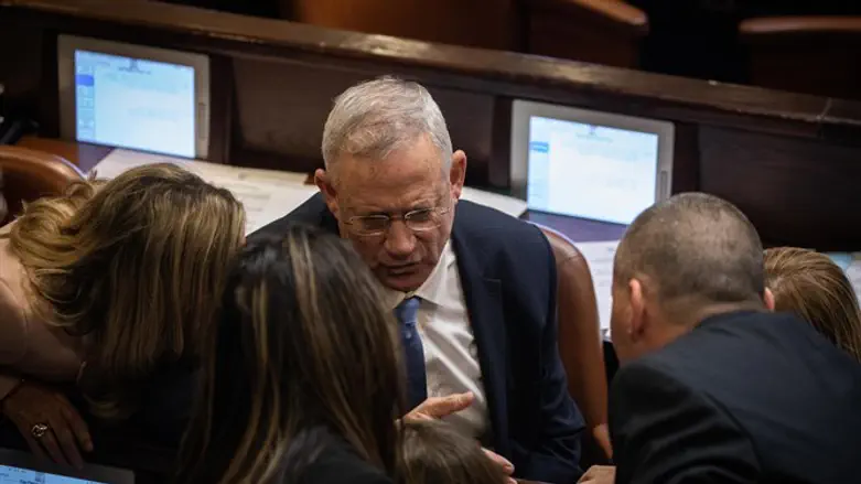 Gantz instructs party colleagues
