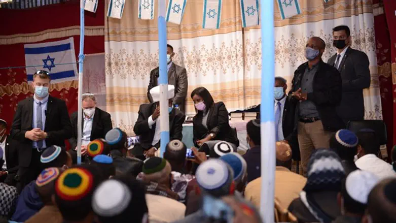 השרה פנינה תמנו שטה באתיופיה