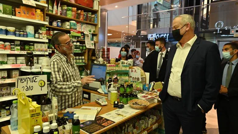 בני גנץ בקניון מלחה